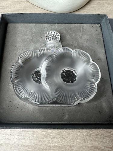 Empty perfume bottle - , lalique